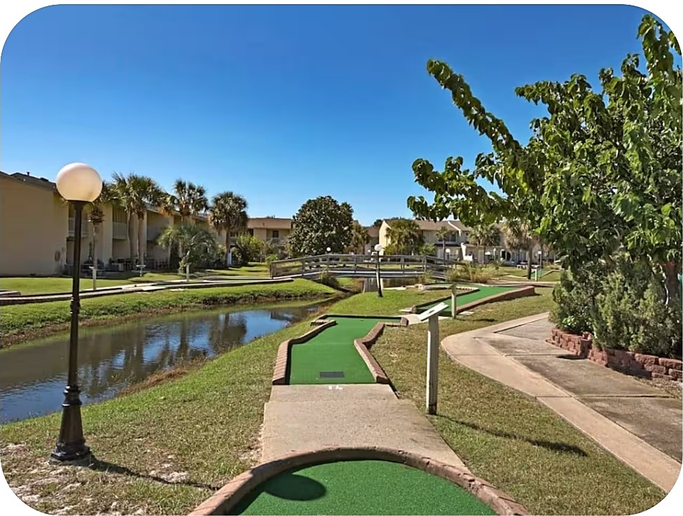 Minigolf junto al canal